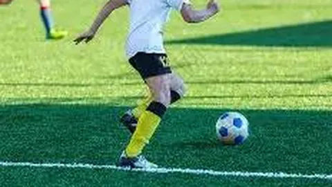 金瀚与张芷溪恋情传闻：深夜亲密互动引关注